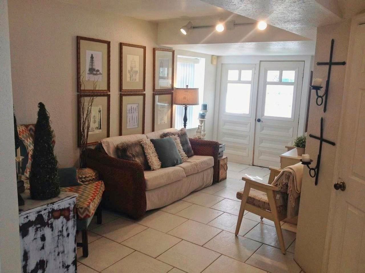 8 10th St #B - Photo 2 of 9