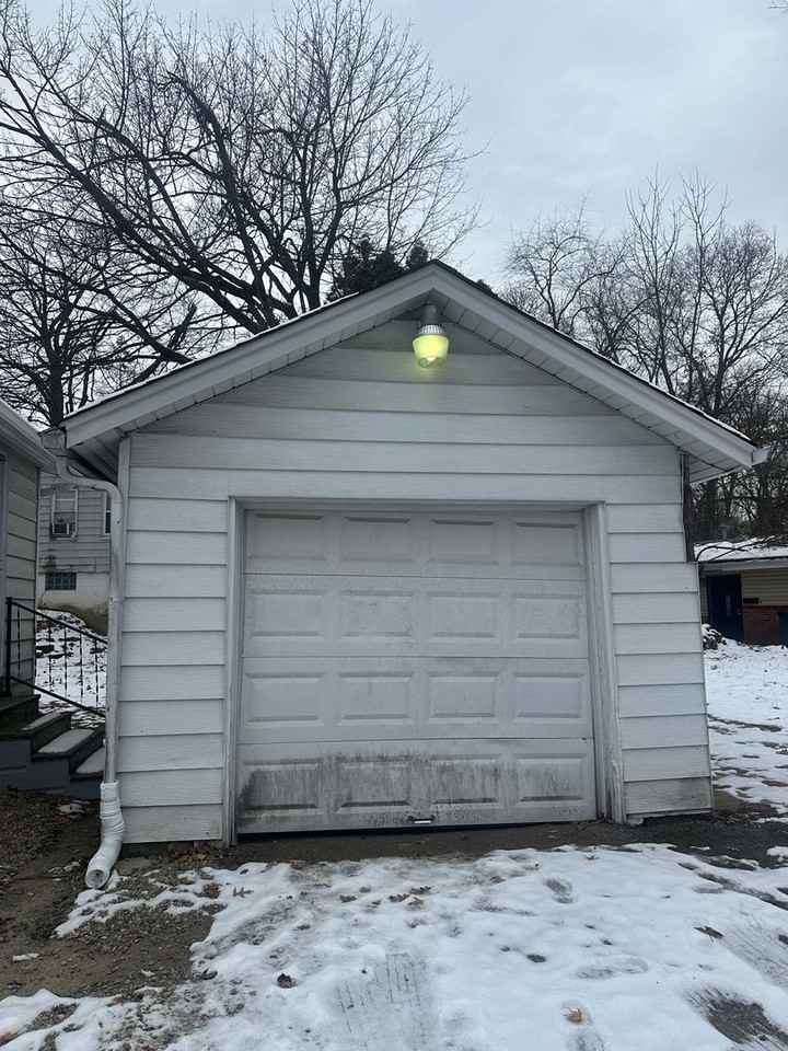 1114 Diagonal Rd - Photo 2 of 13