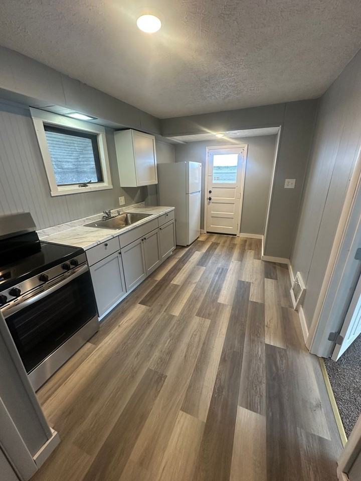 1114 Diagonal Rd - Photo 3 of 13