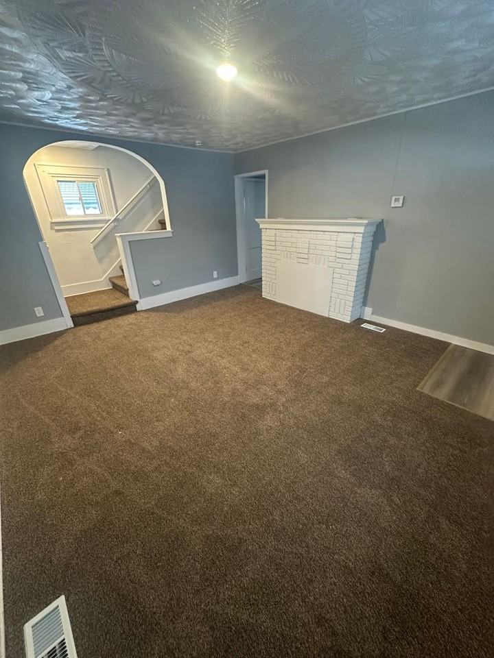 1114 Diagonal Rd - Photo 4 of 13