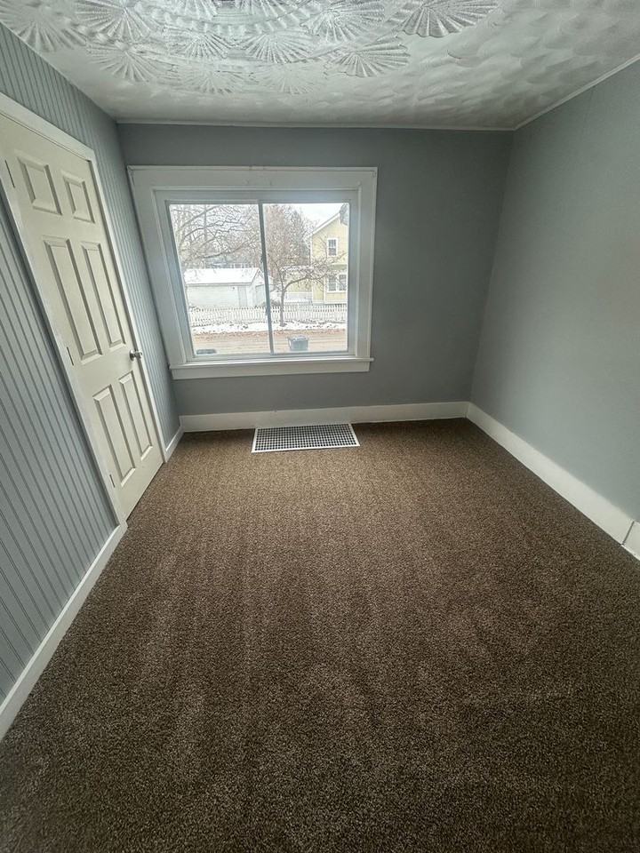 1114 Diagonal Rd - Photo 5 of 13