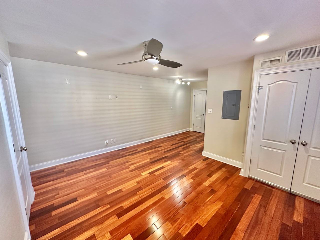 2004 3rd St Ne - Photo 5 of 22