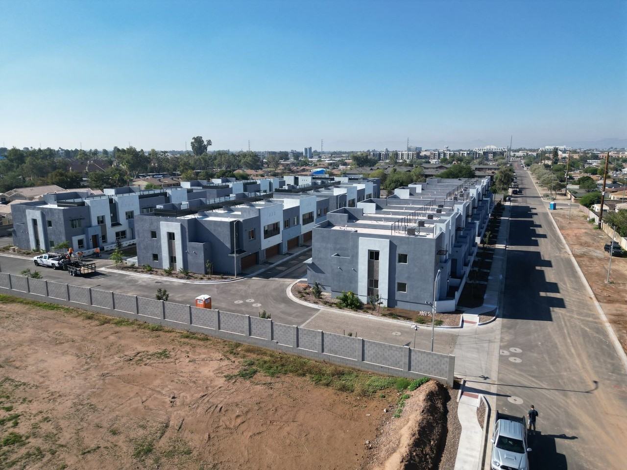 733 E Commonwealth Ave - Photo 4 of 37