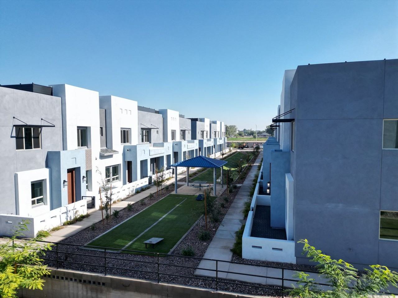 733 E Commonwealth Ave - Photo 6 of 37