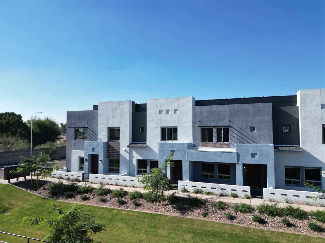 733 E Commonwealth Ave - Photo 7 of 37