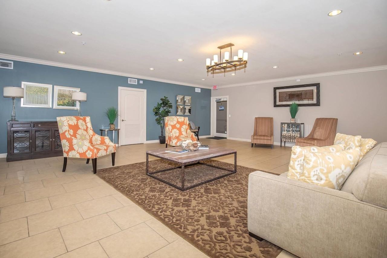 Sunningdale Beautiful 55+ Living in the Woodlands - Photo 3 of 40