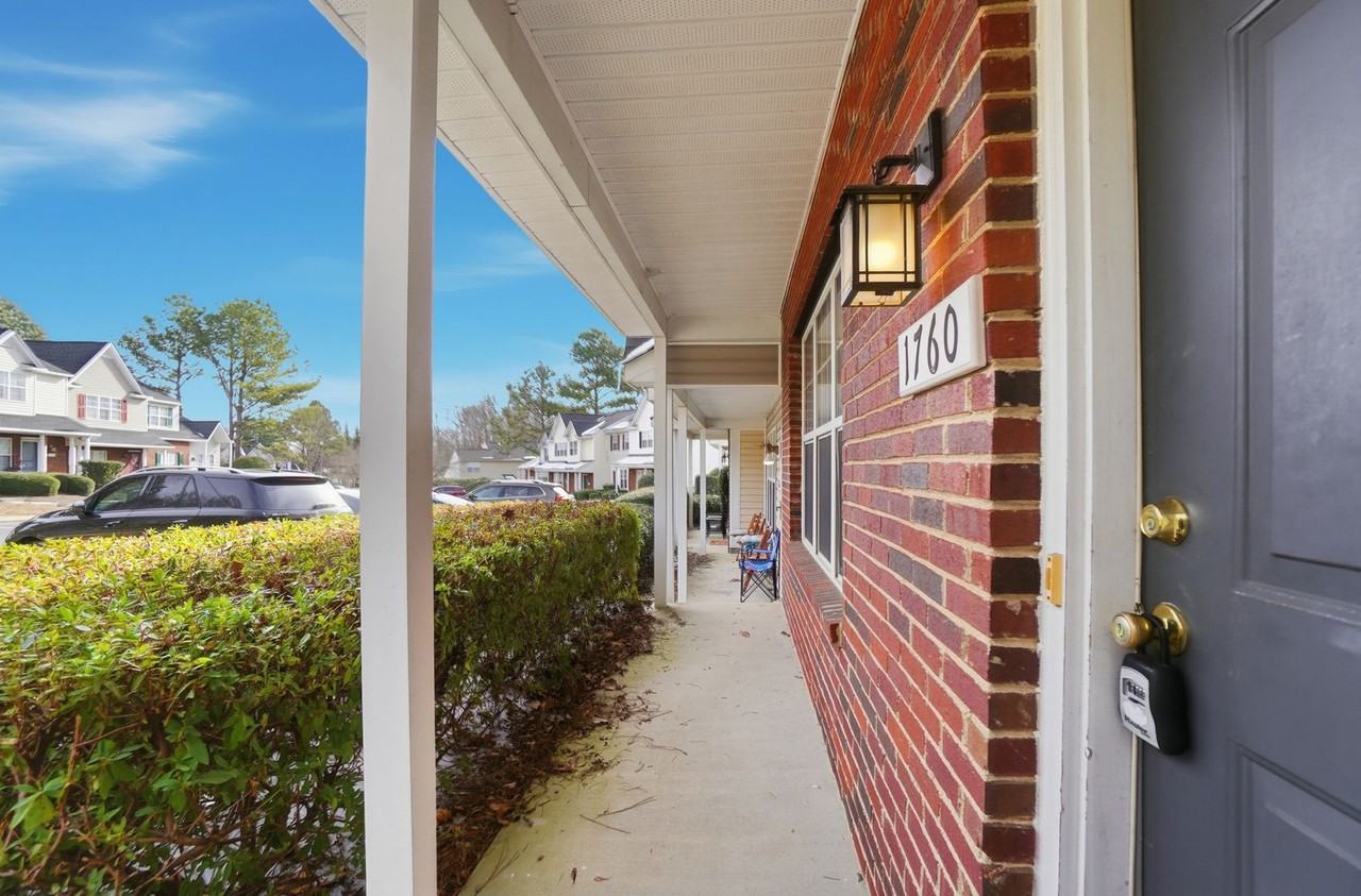 1760 Forest Side Ln - Photo 2 of 45