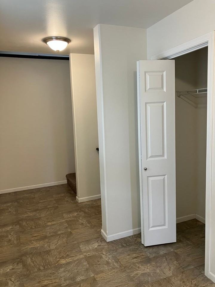 1338 12th St W - Photo 3 of 20