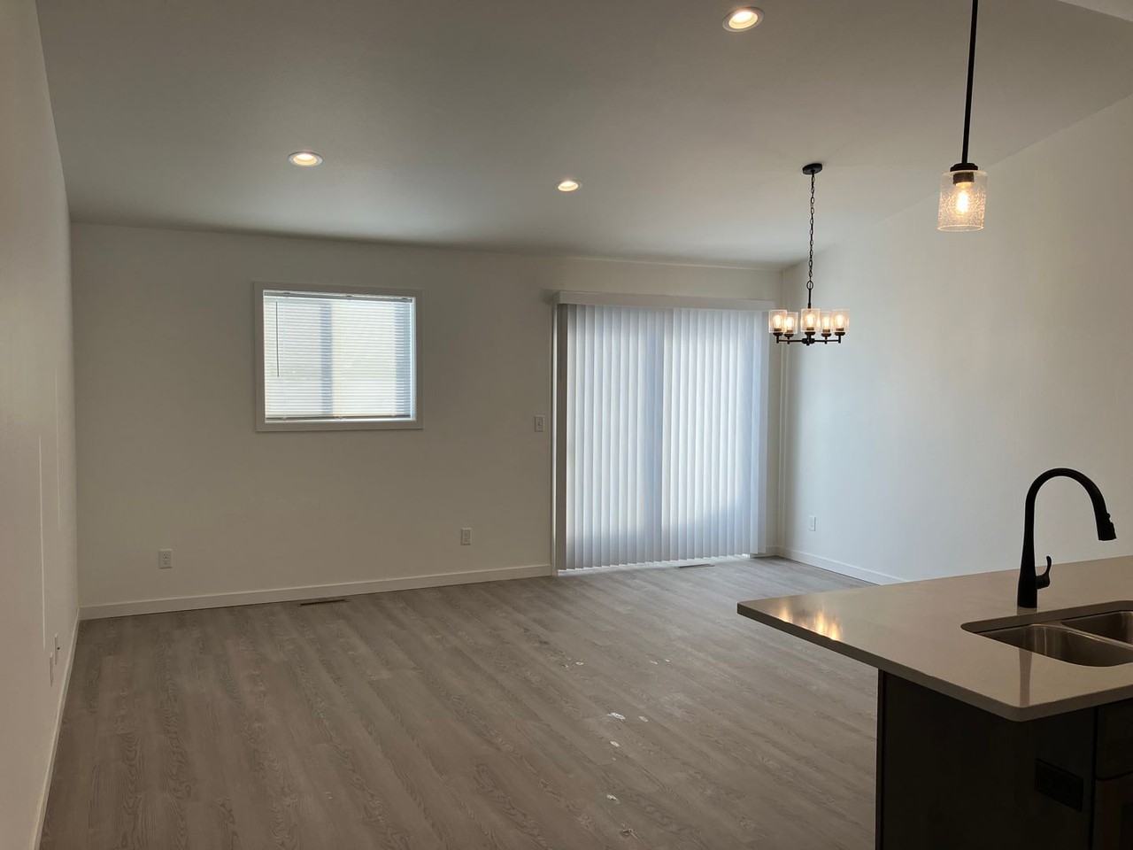 831 5th St Se - Photo 5 of 29