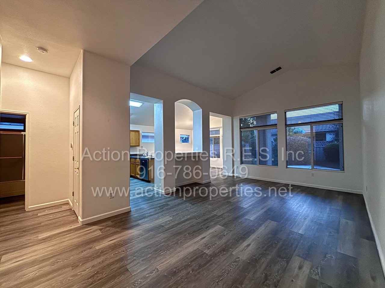 7208 Acorn Glen Loop - Photo 3 of 20