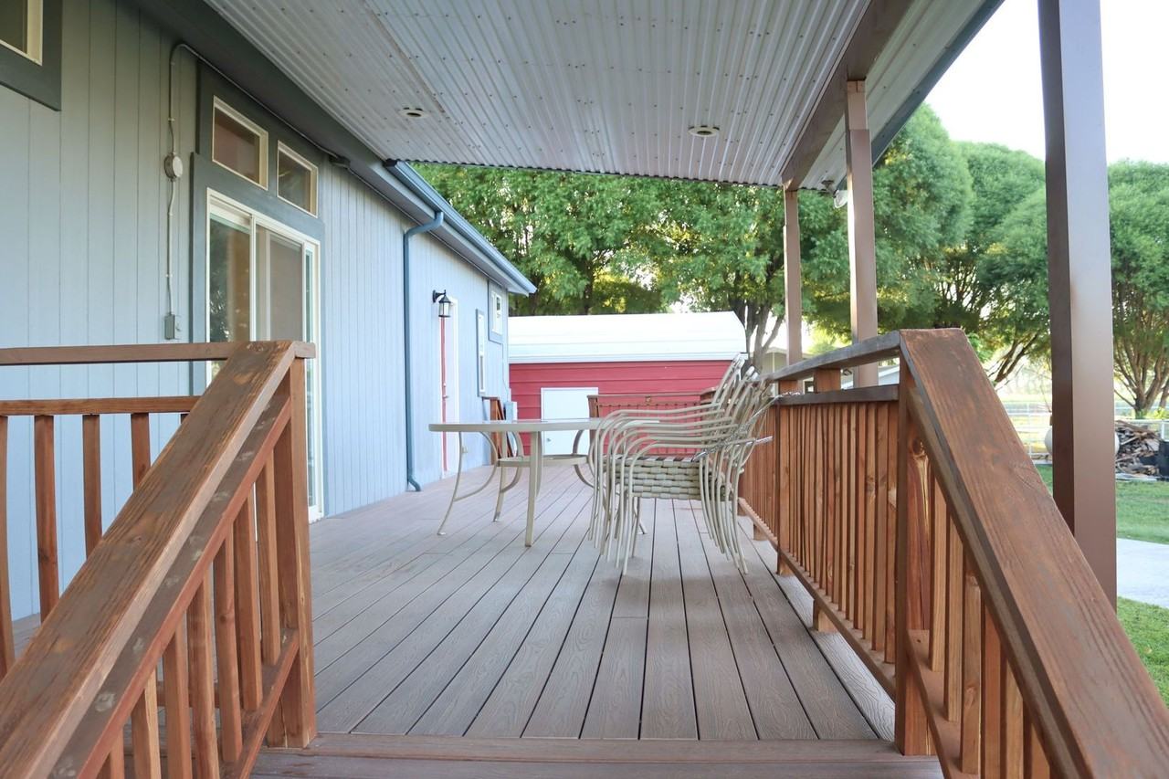 313 E 1/2 St N - Photo 2 of 34