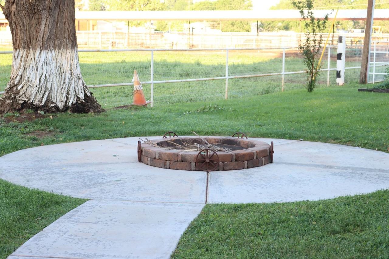 313 E 1/2 St N - Photo 4 of 34