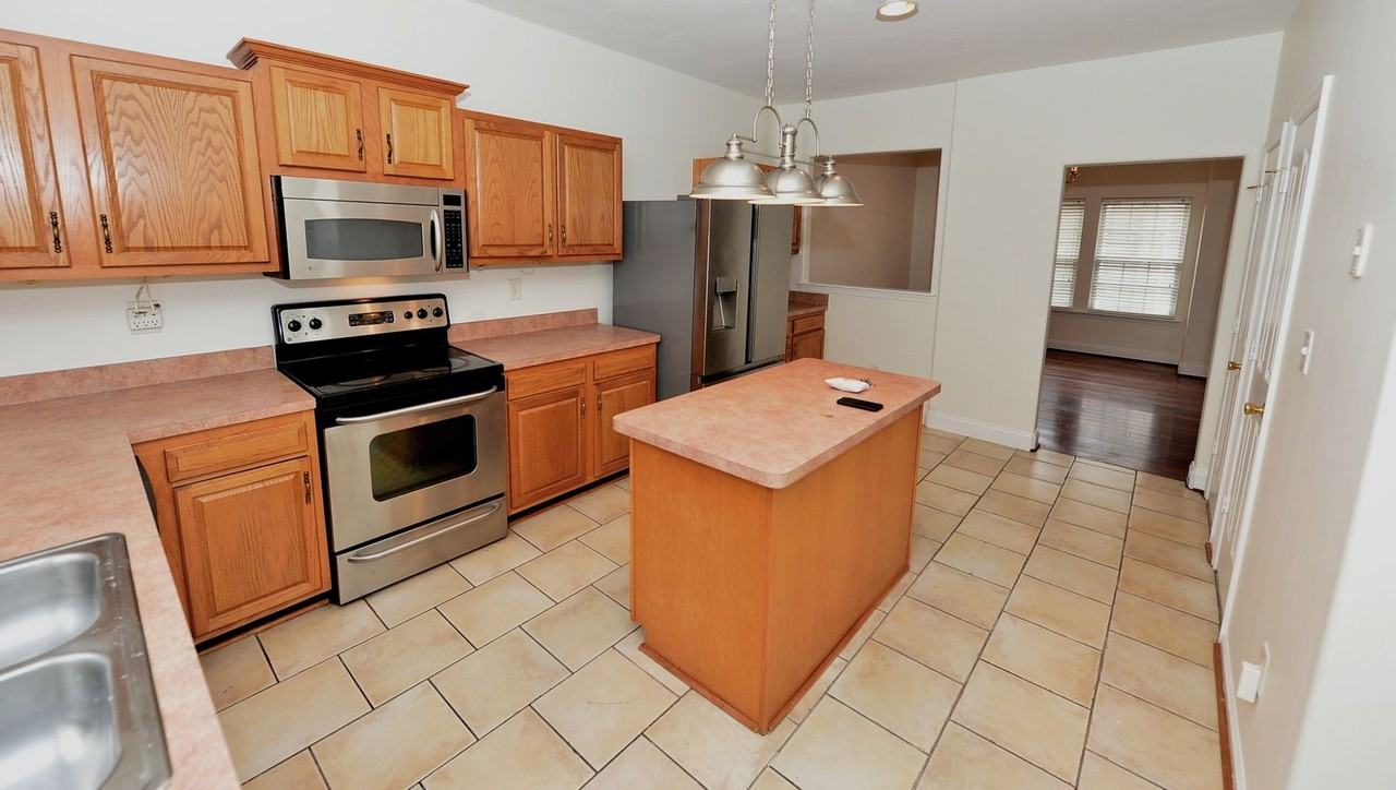 4027 Palmer Ct - Photo 6 of 30