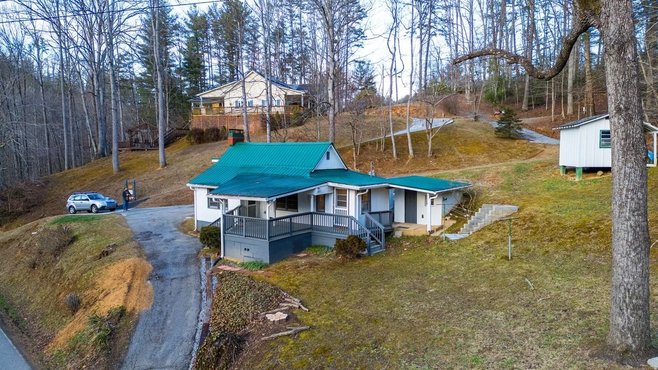 1239 E Fork Rd - Photo 3 of 18