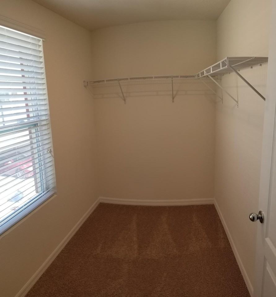 1649 Pham Dr - Photo 4 of 12