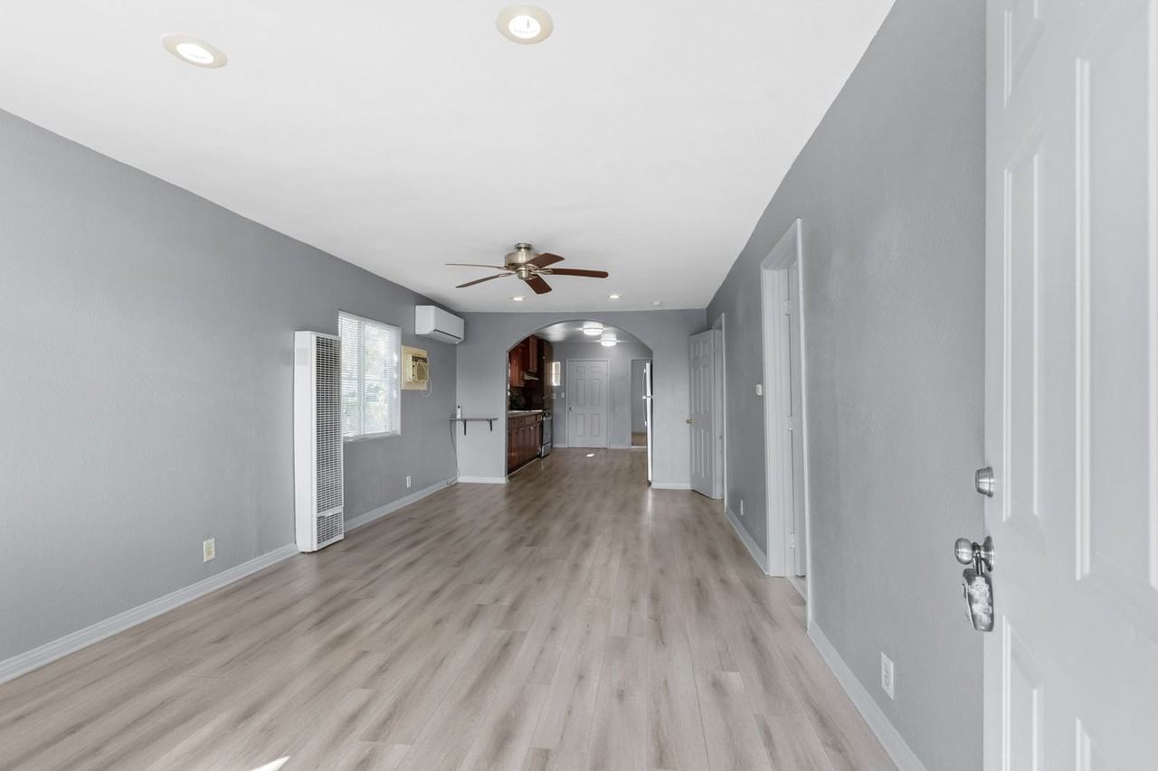 13359 Filmore St - Photo 4 of 32