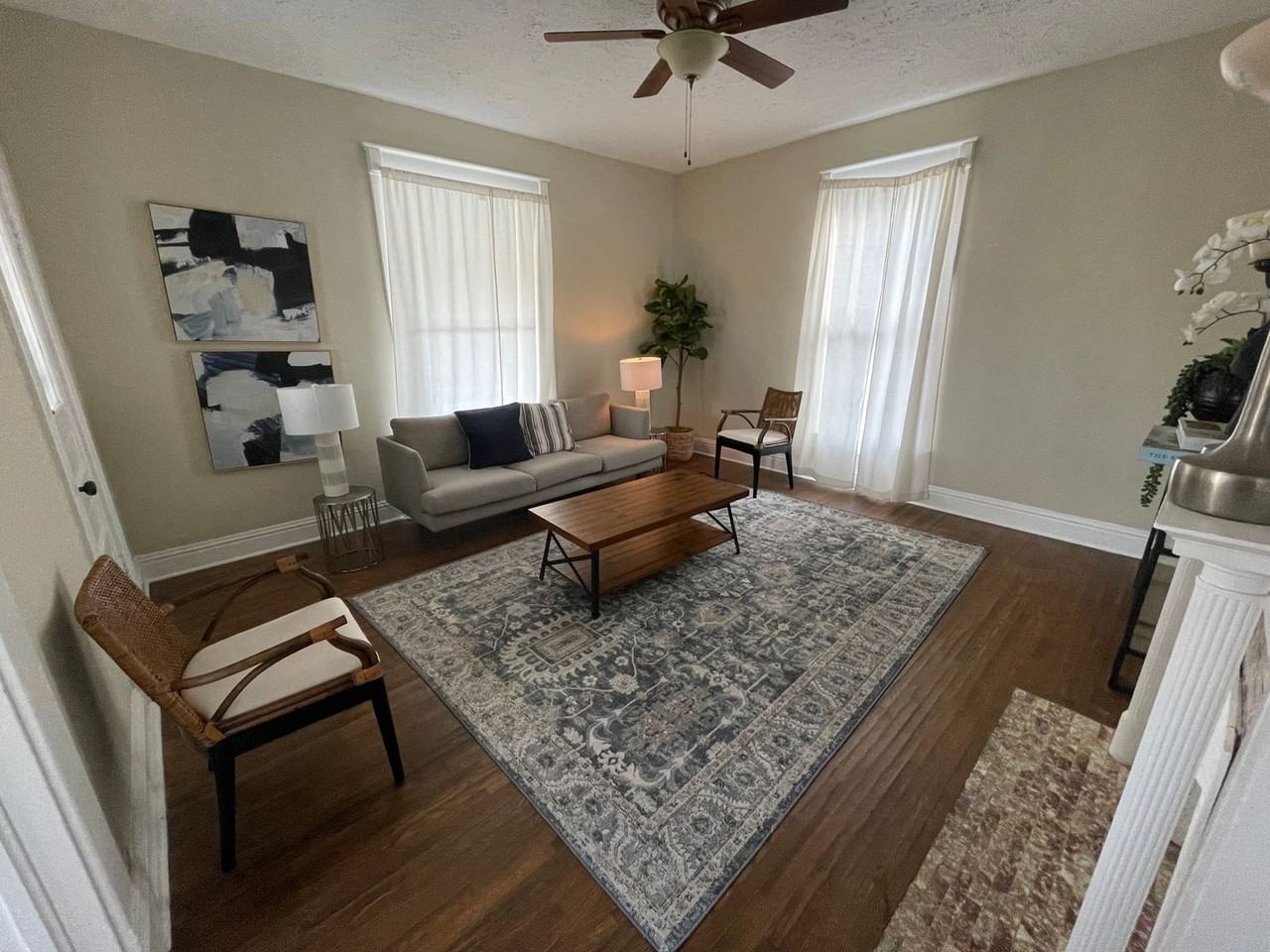 513 E Market St - Photo 2 of 16