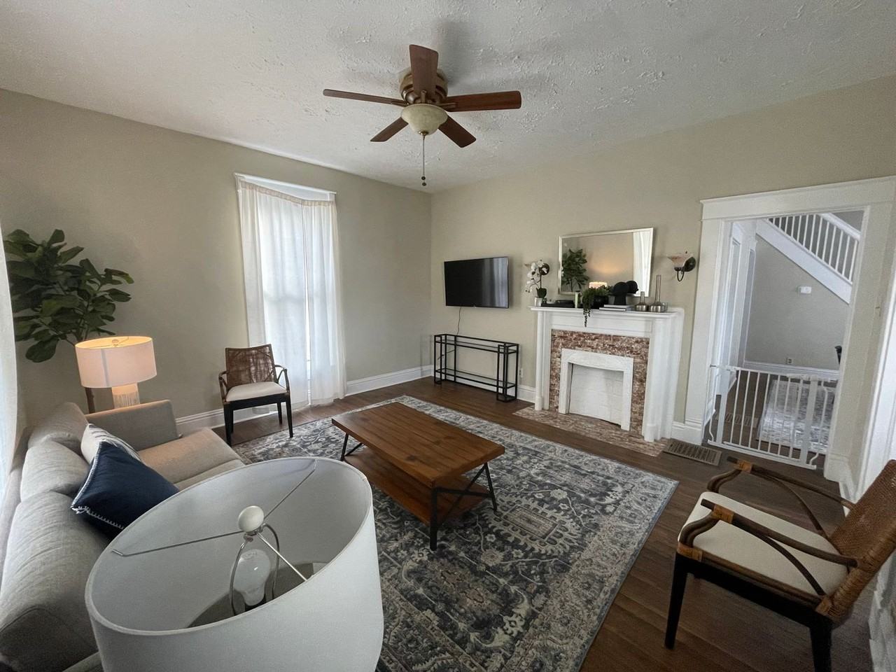 513 E Market St - Photo 4 of 16