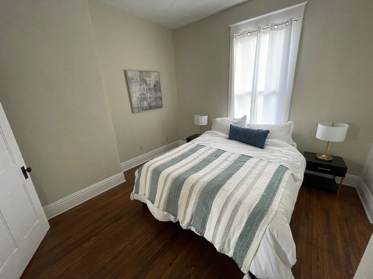 513 E Market St - Photo 7 of 16