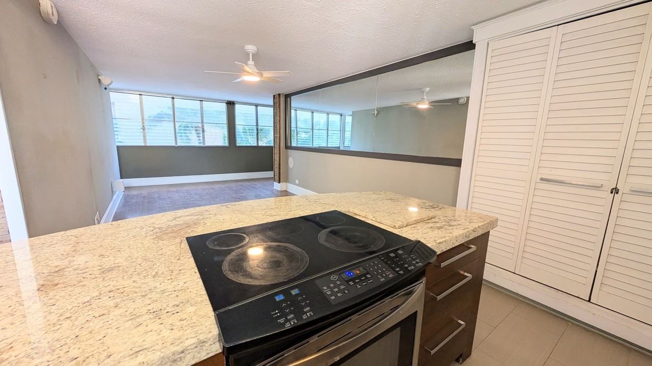 225 Liliuokalani Ave #7C - Photo 2 of 14