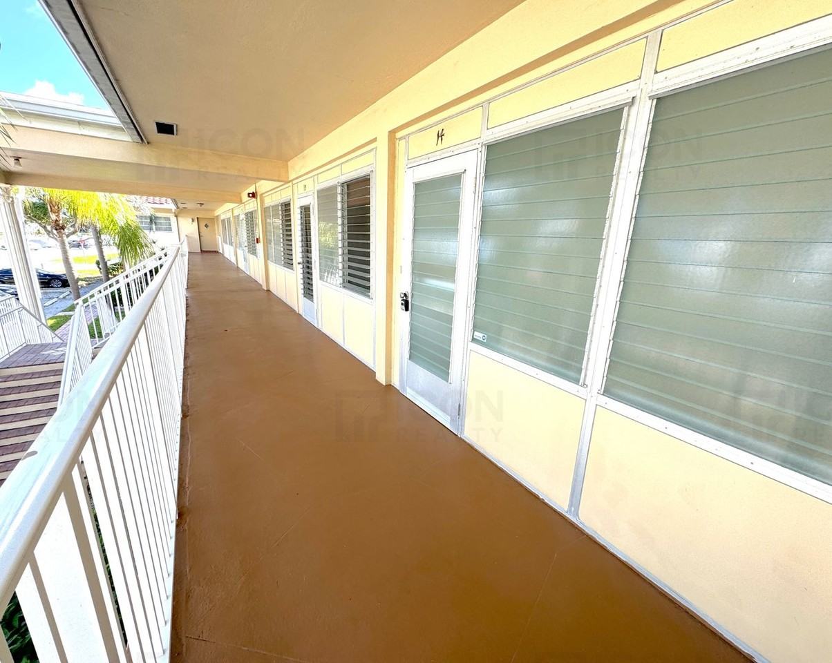 2800 Ne 28th St #14 - Photo 3 of 11