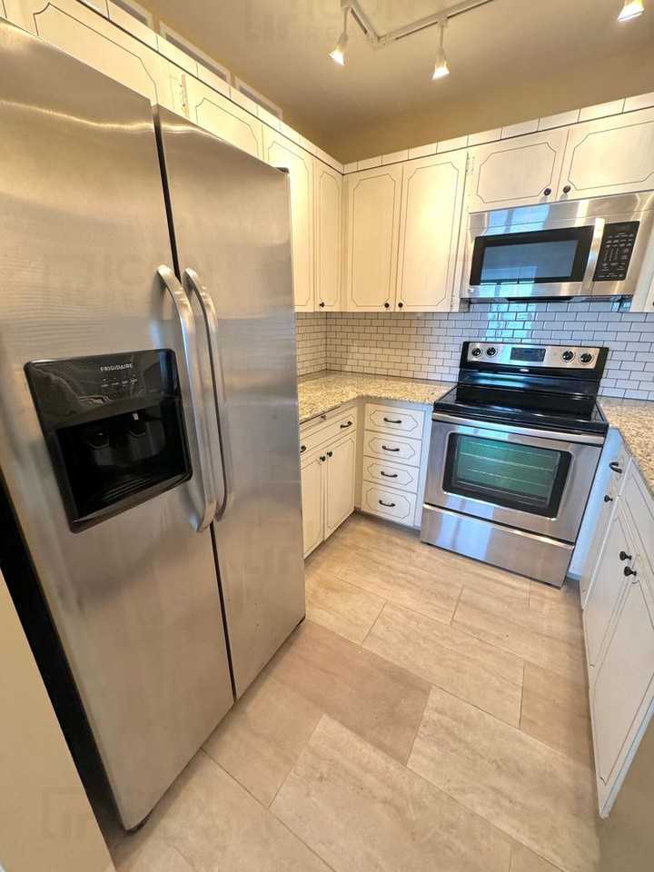 2800 Ne 28th St #14 - Photo 5 of 11