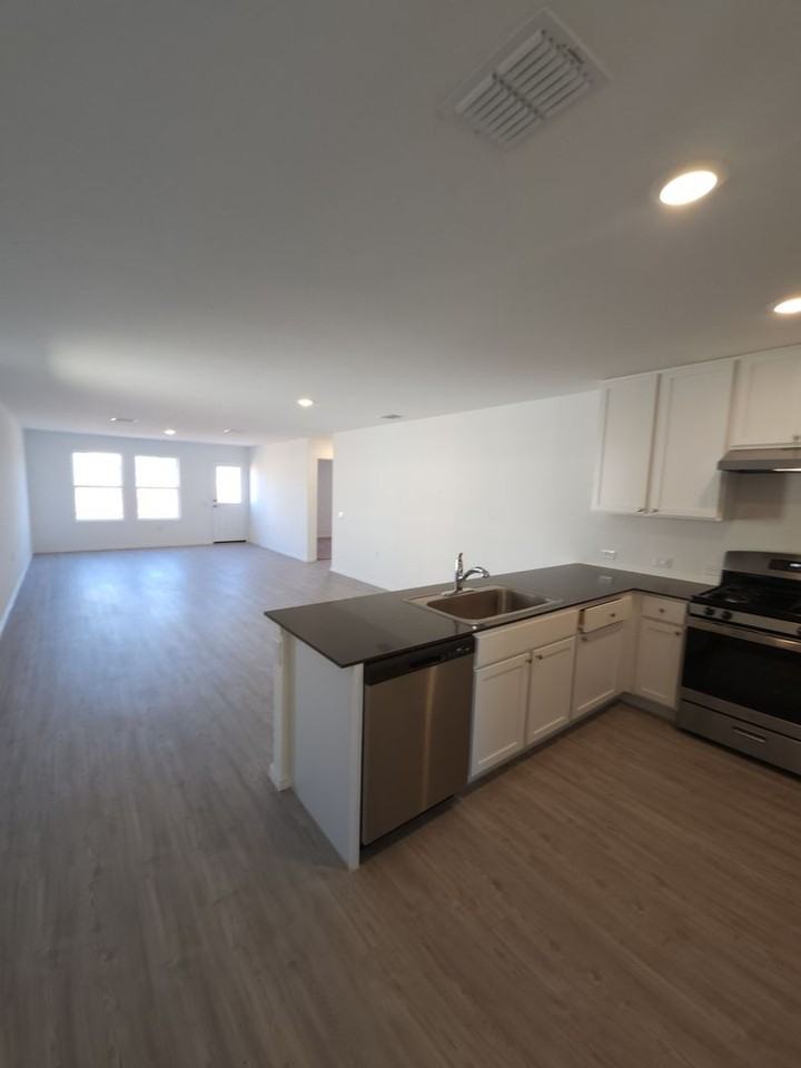 10114 Kersey Ml - Photo 4 of 24