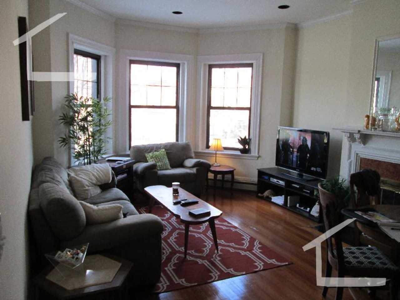 1682 Beacon St - Photo 5 of 20