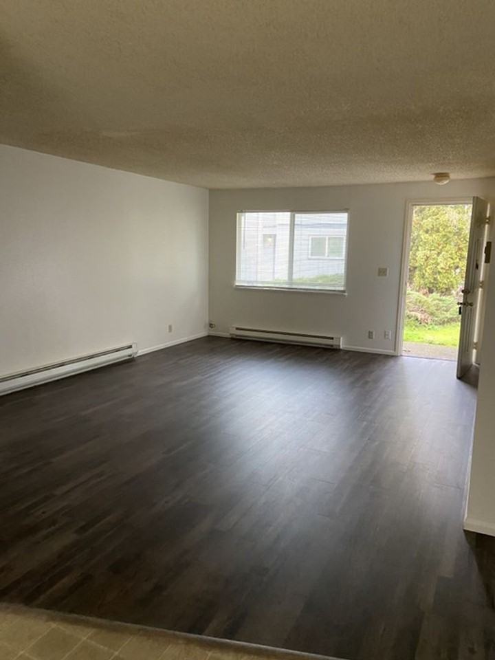 153 37th St - Photo 3 of 5