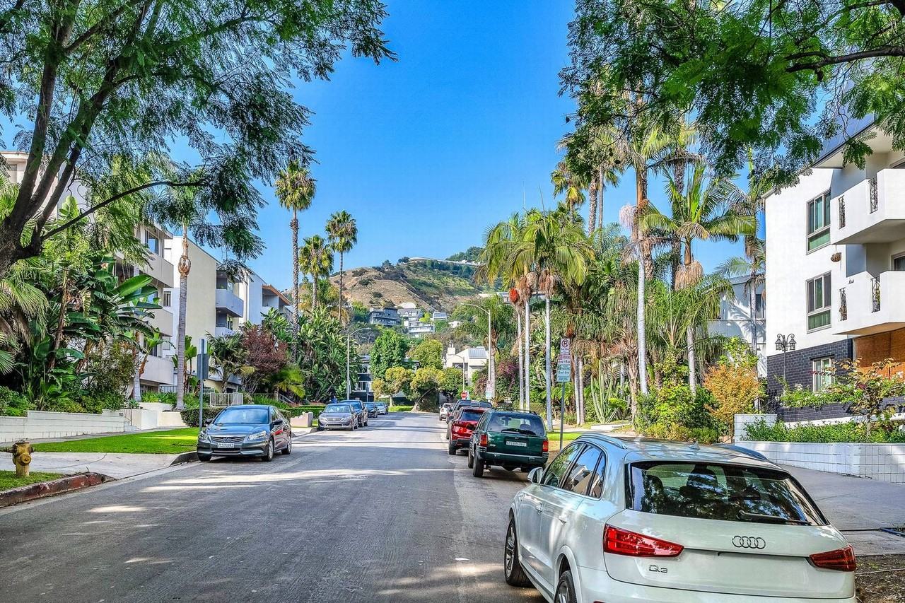 1532 N Hayworth Ave #15 - Photo 2 of 18