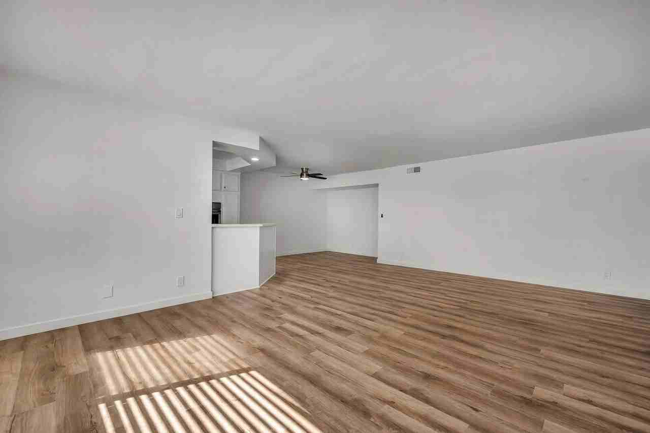 1532 N Hayworth Ave #15 - Photo 3 of 18