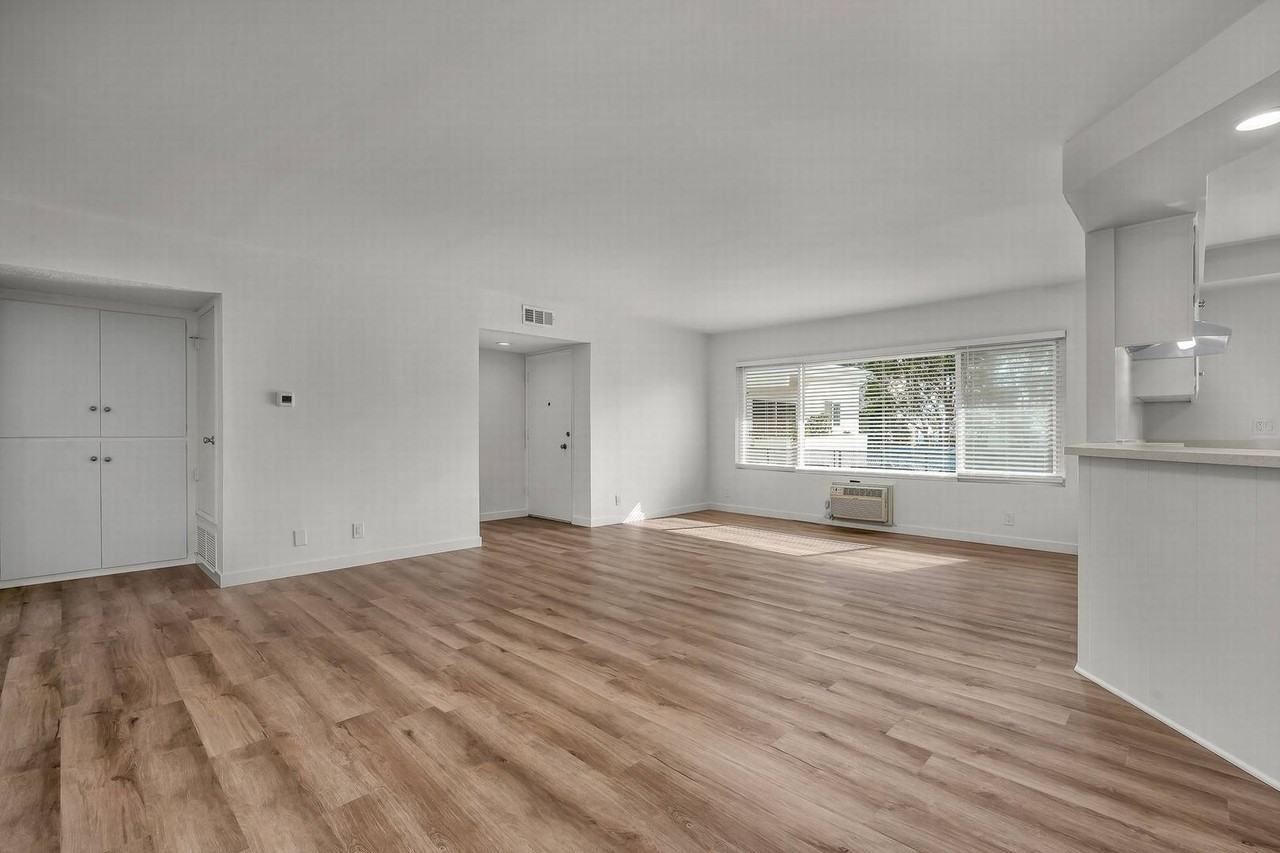 1532 N Hayworth Ave #15 - Photo 4 of 18