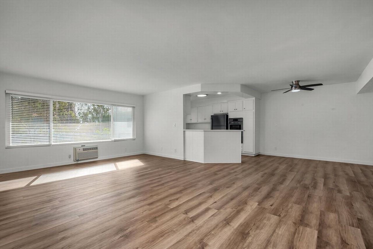 1532 N Hayworth Ave #15 - Photo 5 of 18