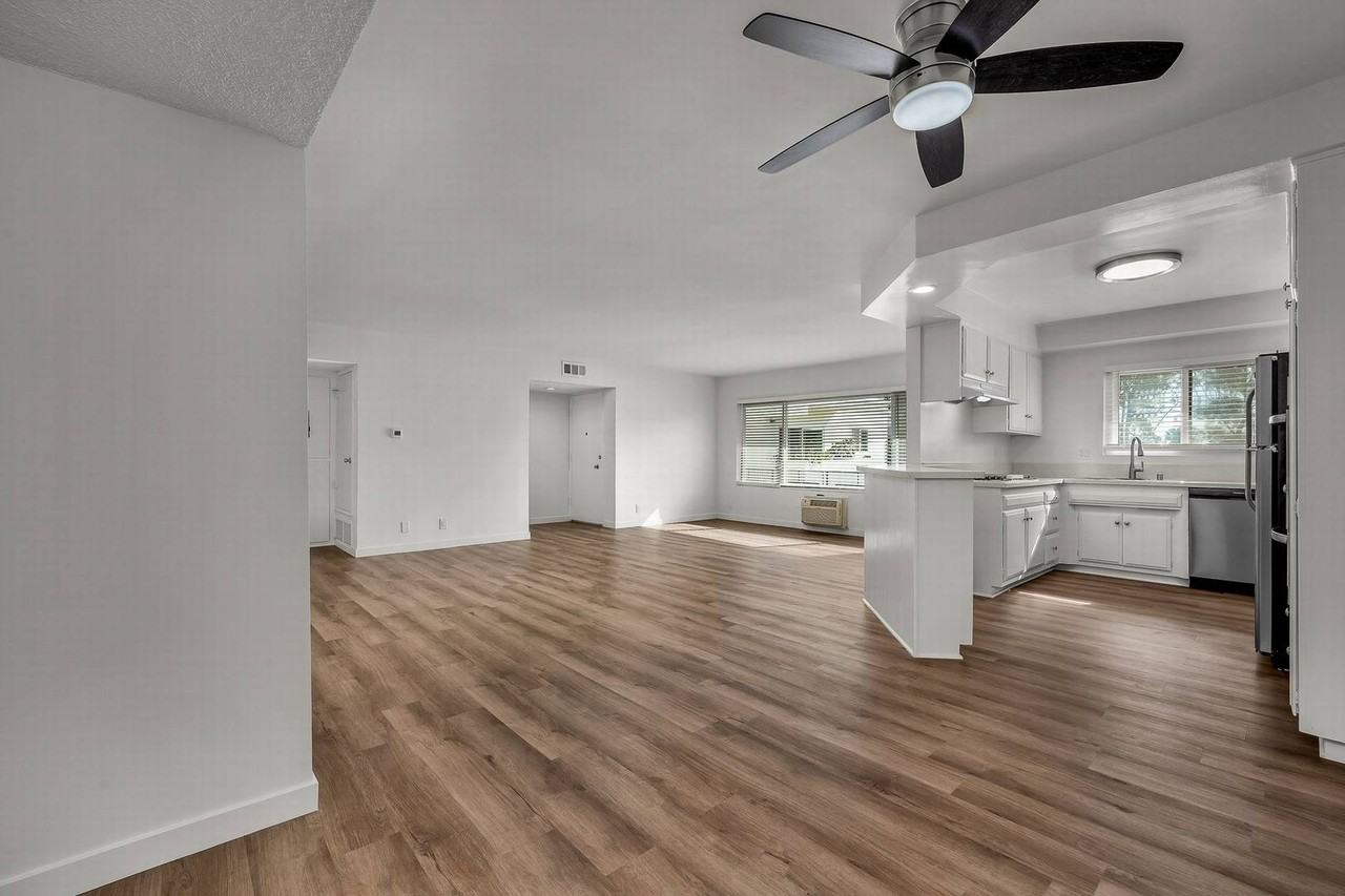 1532 N Hayworth Ave #15 - Photo 6 of 18