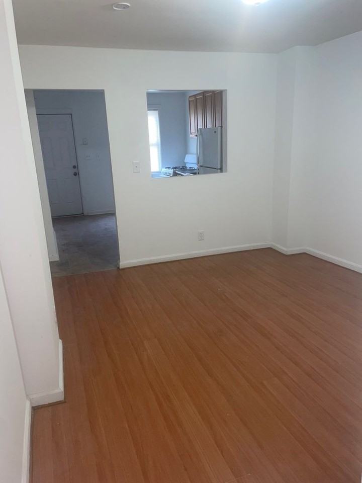 2432 Etting St - Photo 4 of 16