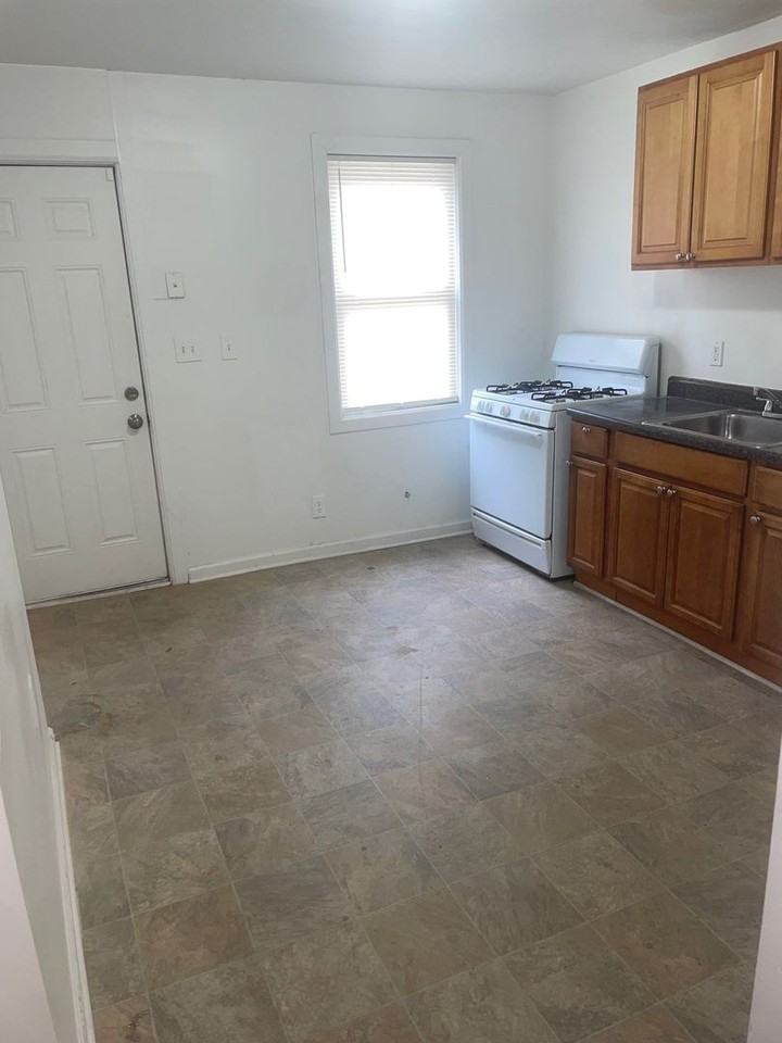 2432 Etting St - Photo 6 of 16