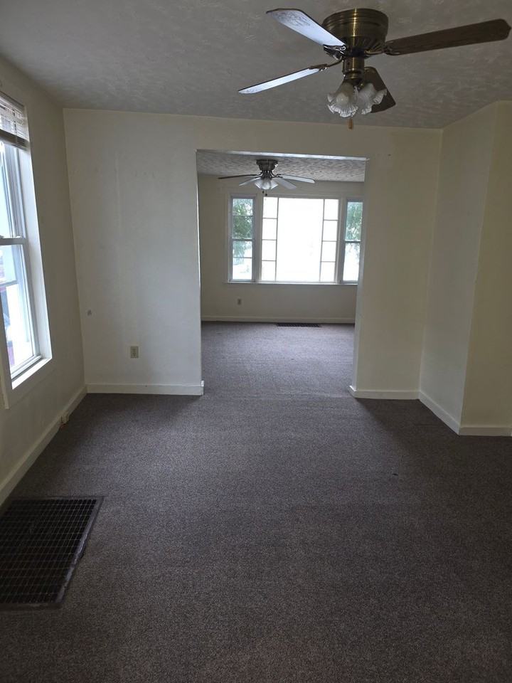 415 E 5th St - Photo 5 of 10