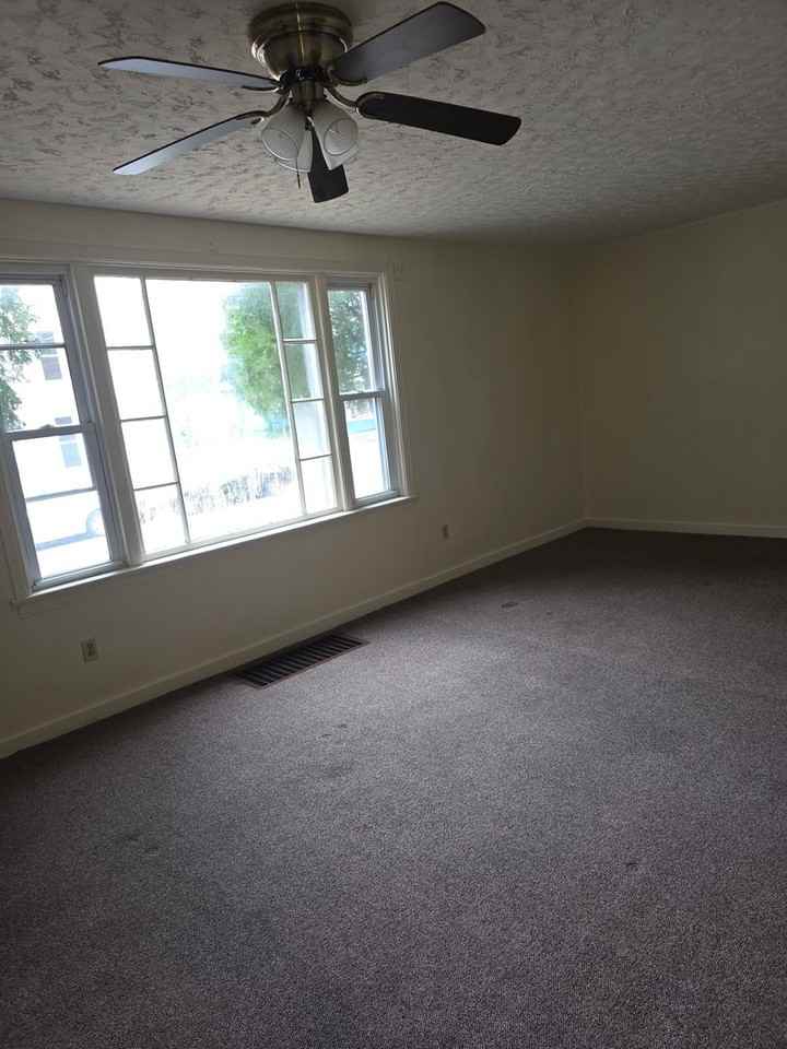 415 E 5th St - Photo 7 of 10