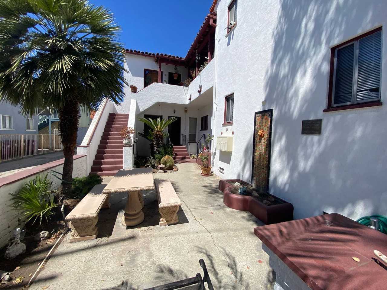 725 725 E. 8th St - E. 8th St-725 #725 - Photo 2 of 35