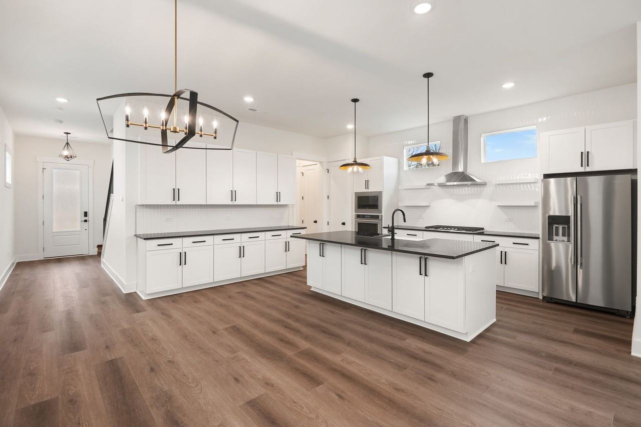 1010 Grant St - Photo 5 of 33