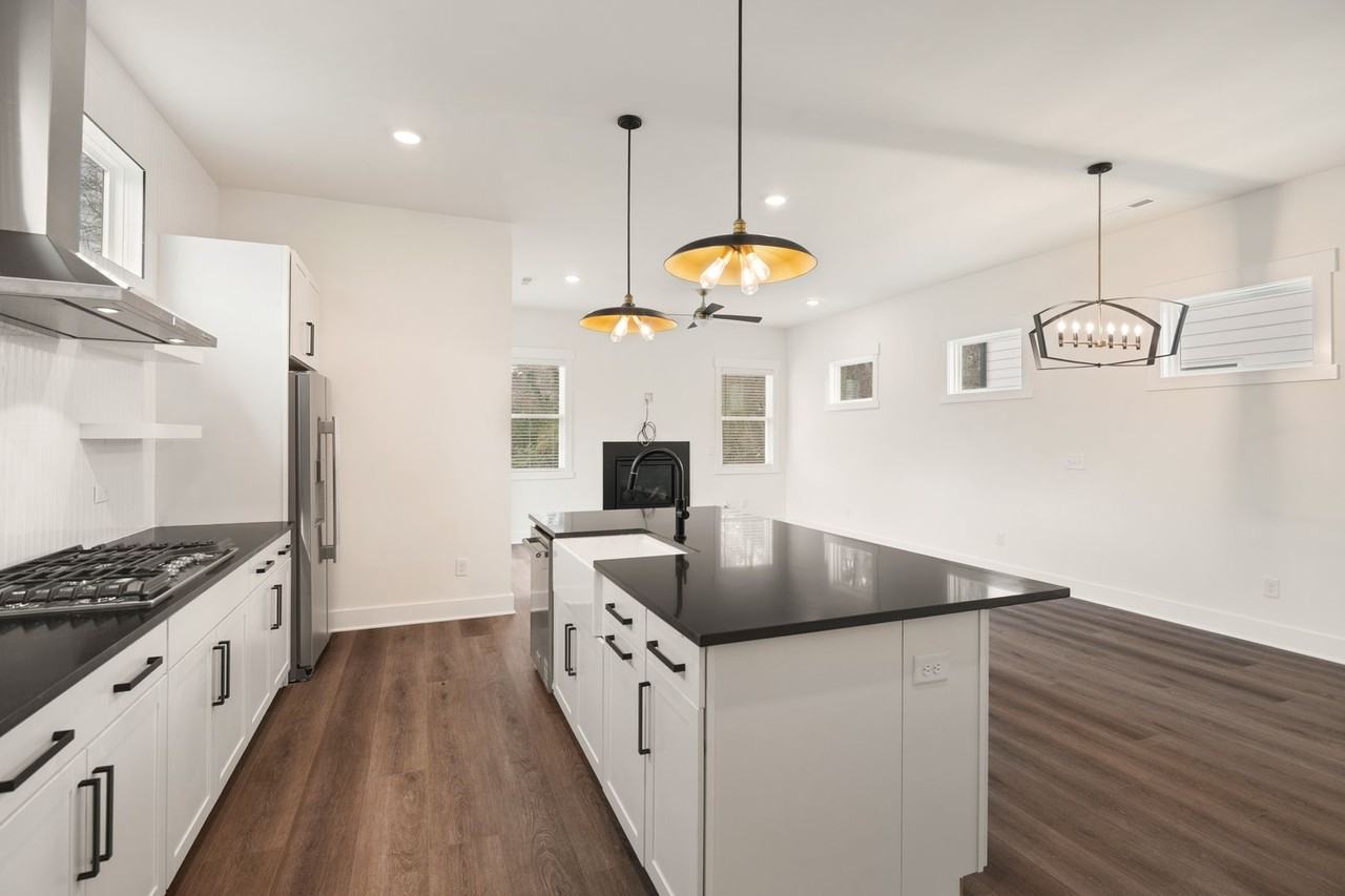 1010 Grant St - Photo 7 of 33