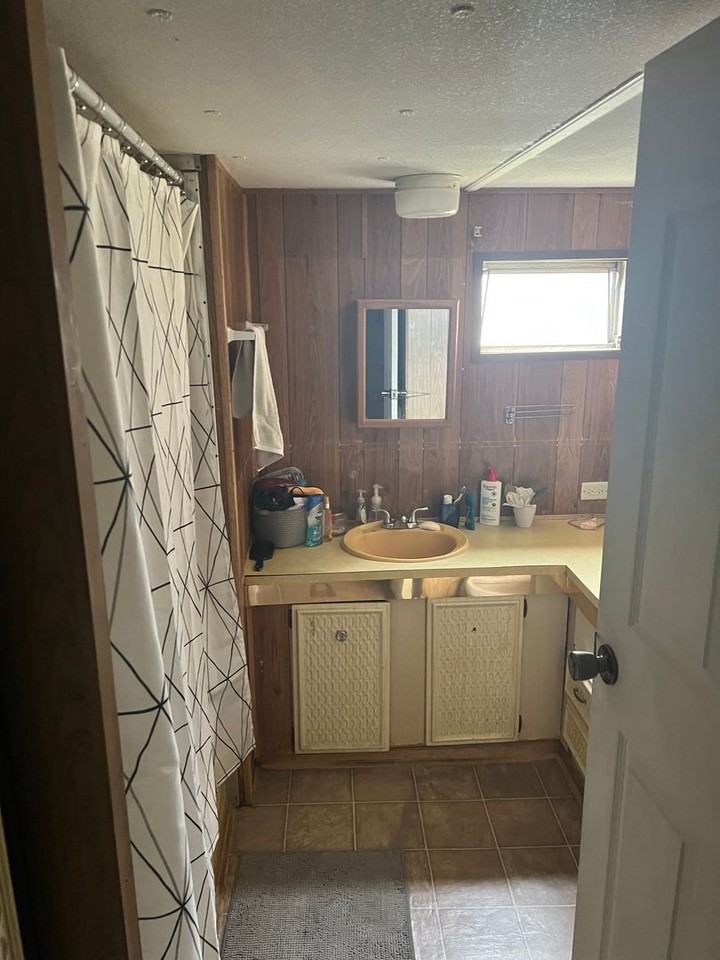 12300 Phillips Ln - Photo 3 of 6