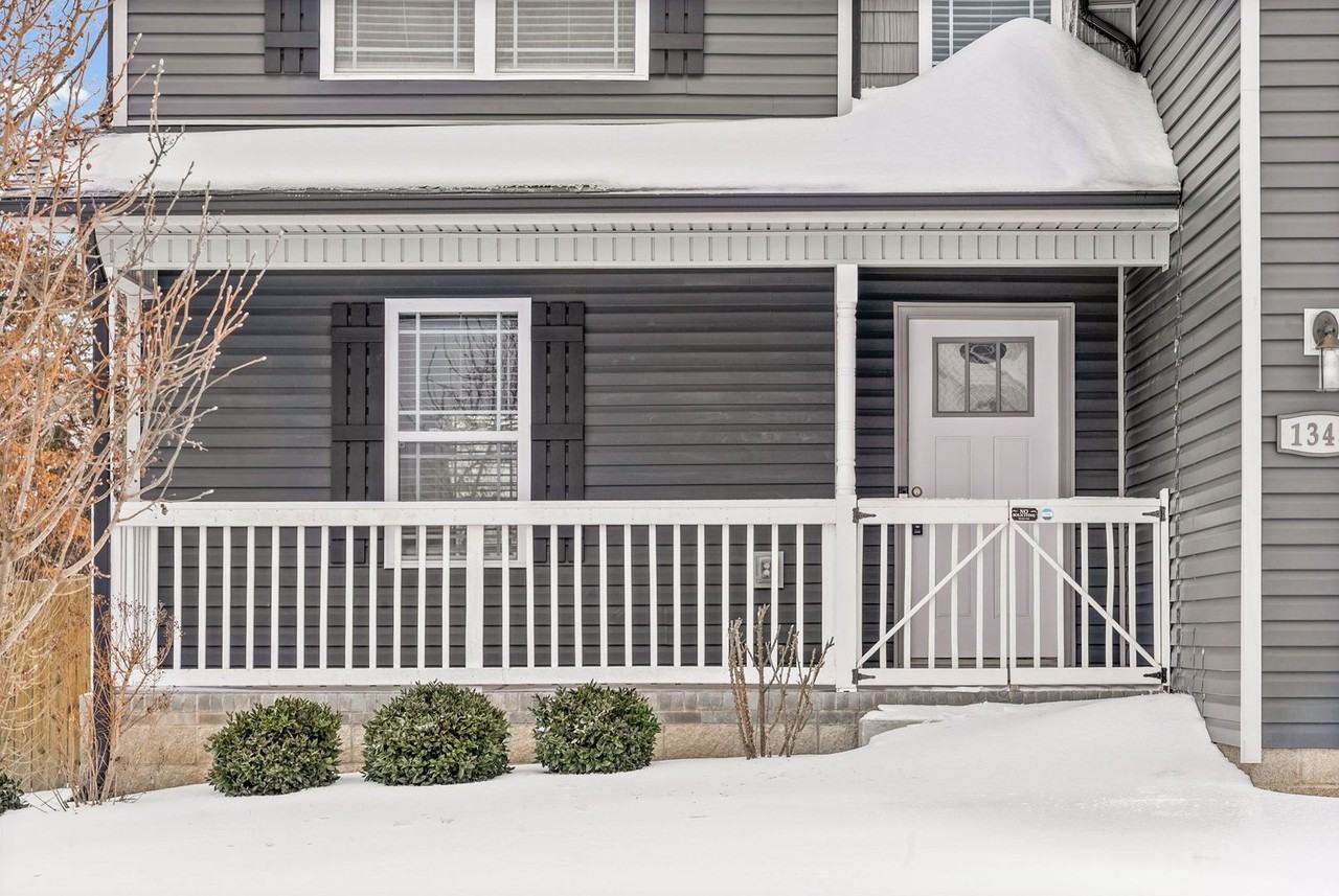 1345 Sussex Dr - Photo 4 of 34