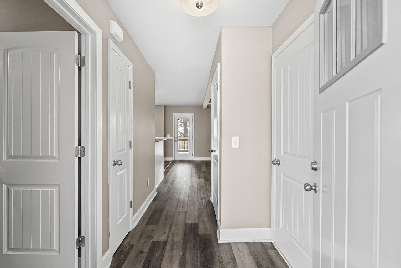 1345 Sussex Dr - Photo 5 of 34