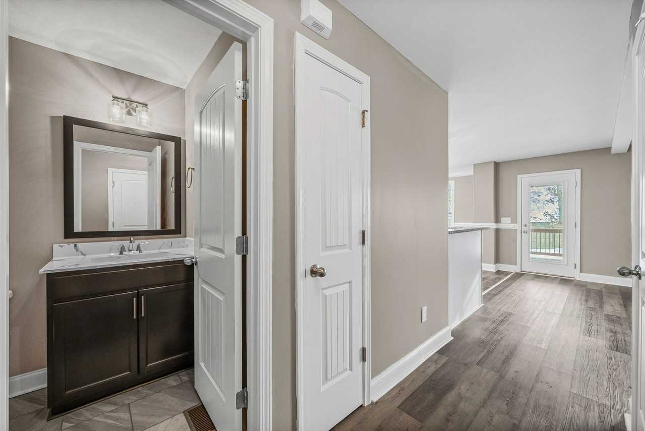 1345 Sussex Dr - Photo 6 of 34