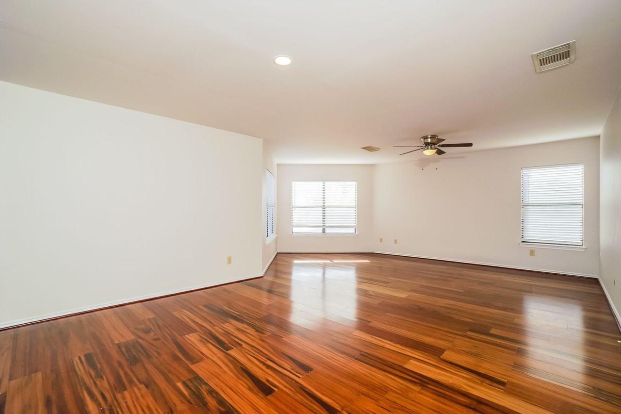 318 Wiggins Crk - Photo 3 of 17