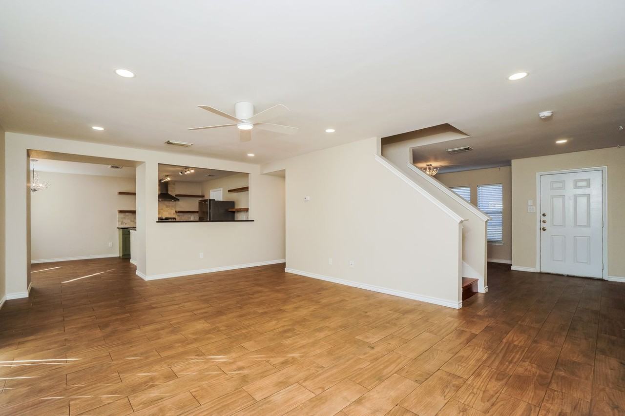 318 Wiggins Crk - Photo 6 of 17