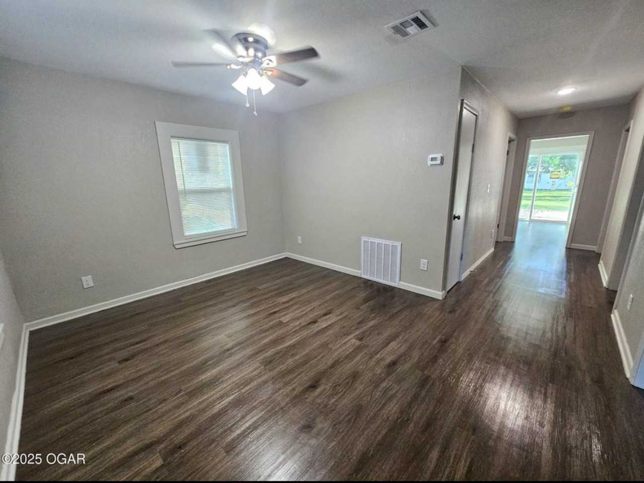 427 427 E/NE B J Tunnell Blvd - Photo 2 of 9