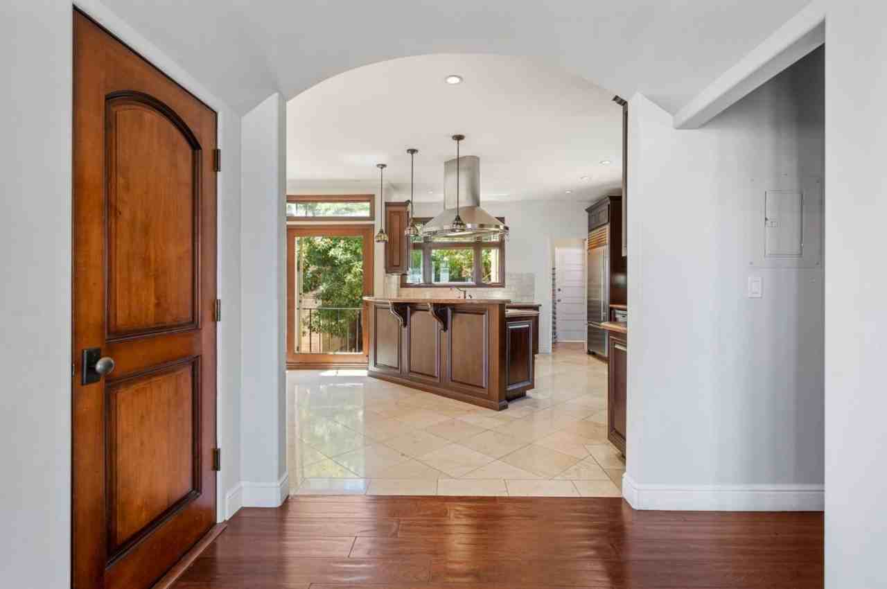 1127 Filbert St - Photo 4 of 40