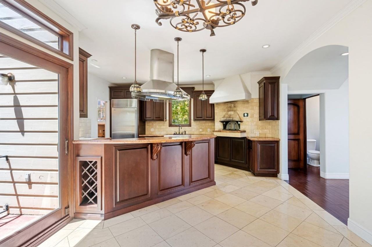 1127 Filbert St - Photo 7 of 40